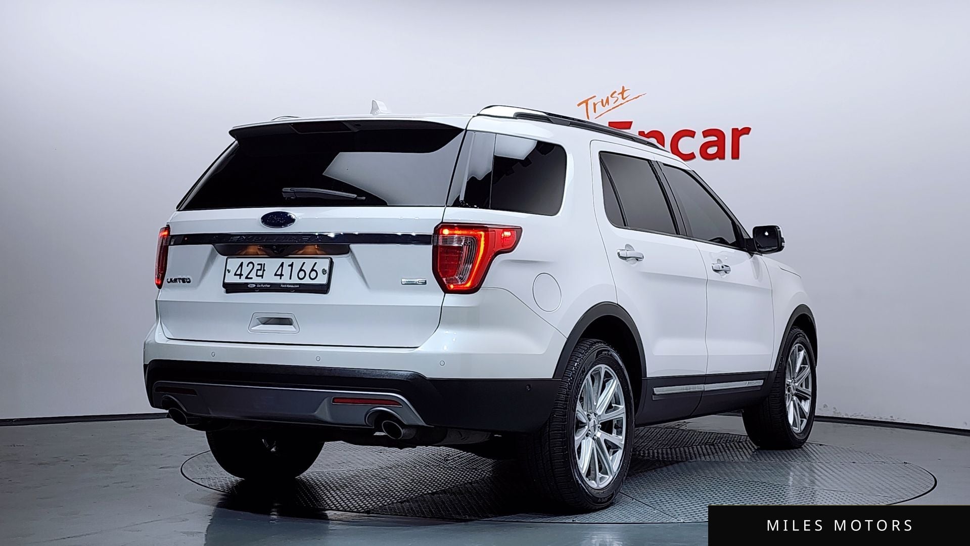 Ford Explorer 2017 — миниатюра 2