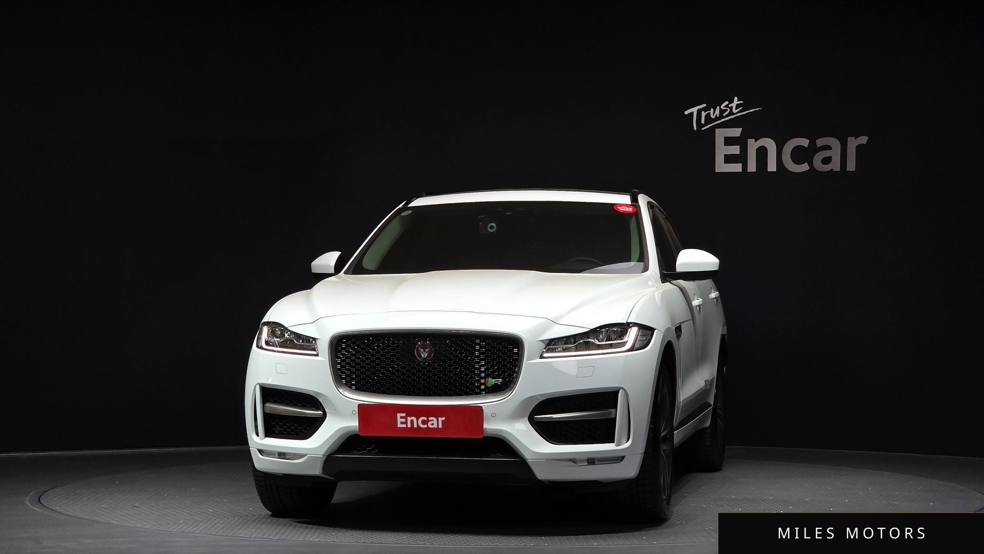 Jaguar F-PACE 2019 — миниатюра 3