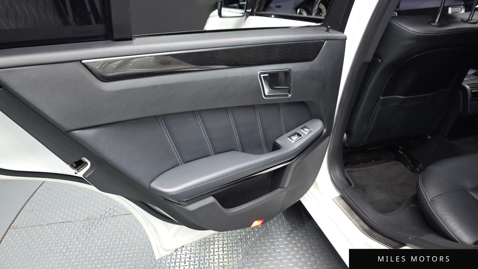 Mercedes-Benz E-Class W212 2015 — миниатюра 14