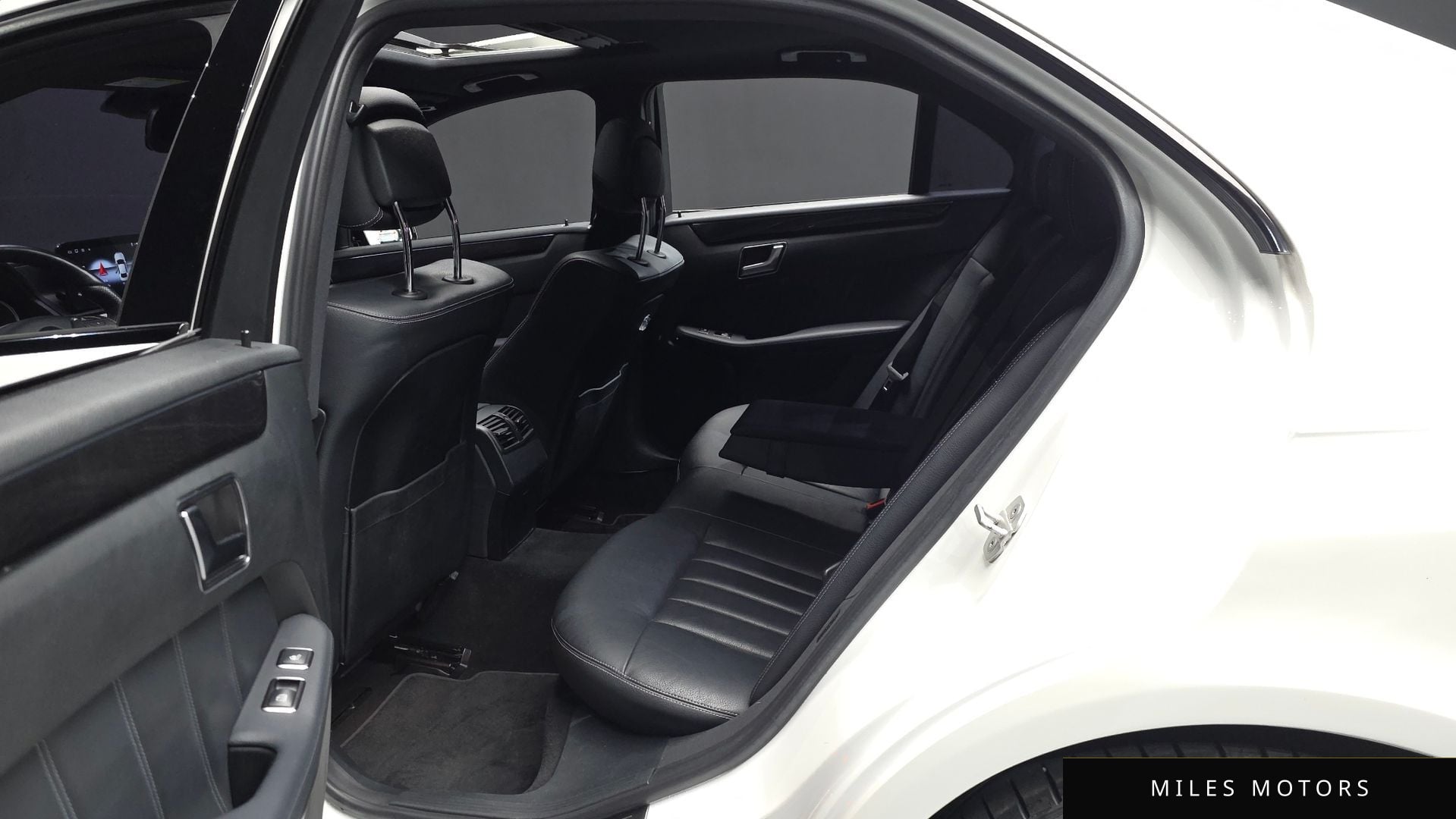 Mercedes-Benz E-Class W212 2015 — миниатюра 15