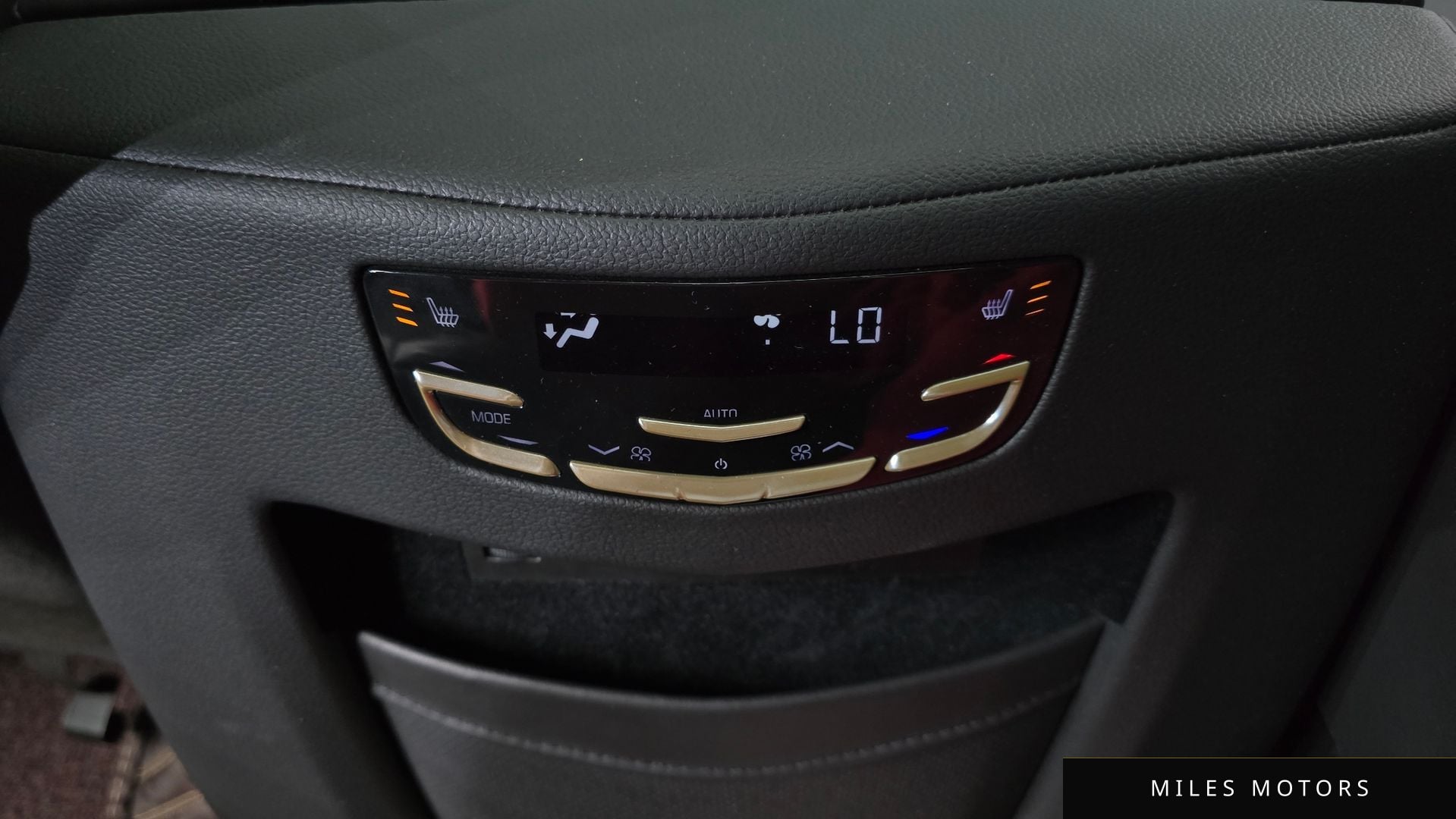 Cadillac 에스컬레이드 2019 — миниатюра 24