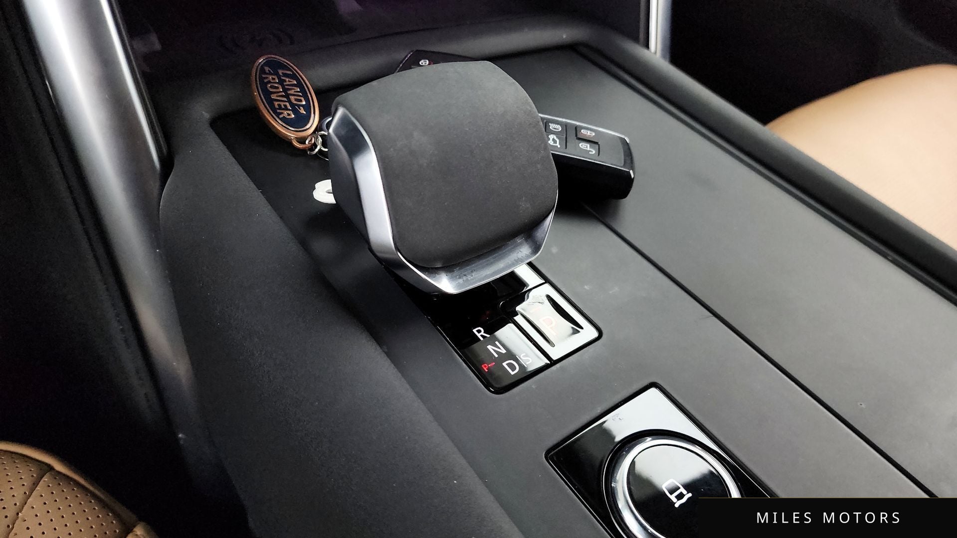 Land Rover Discovery 2023 — миниатюра 11