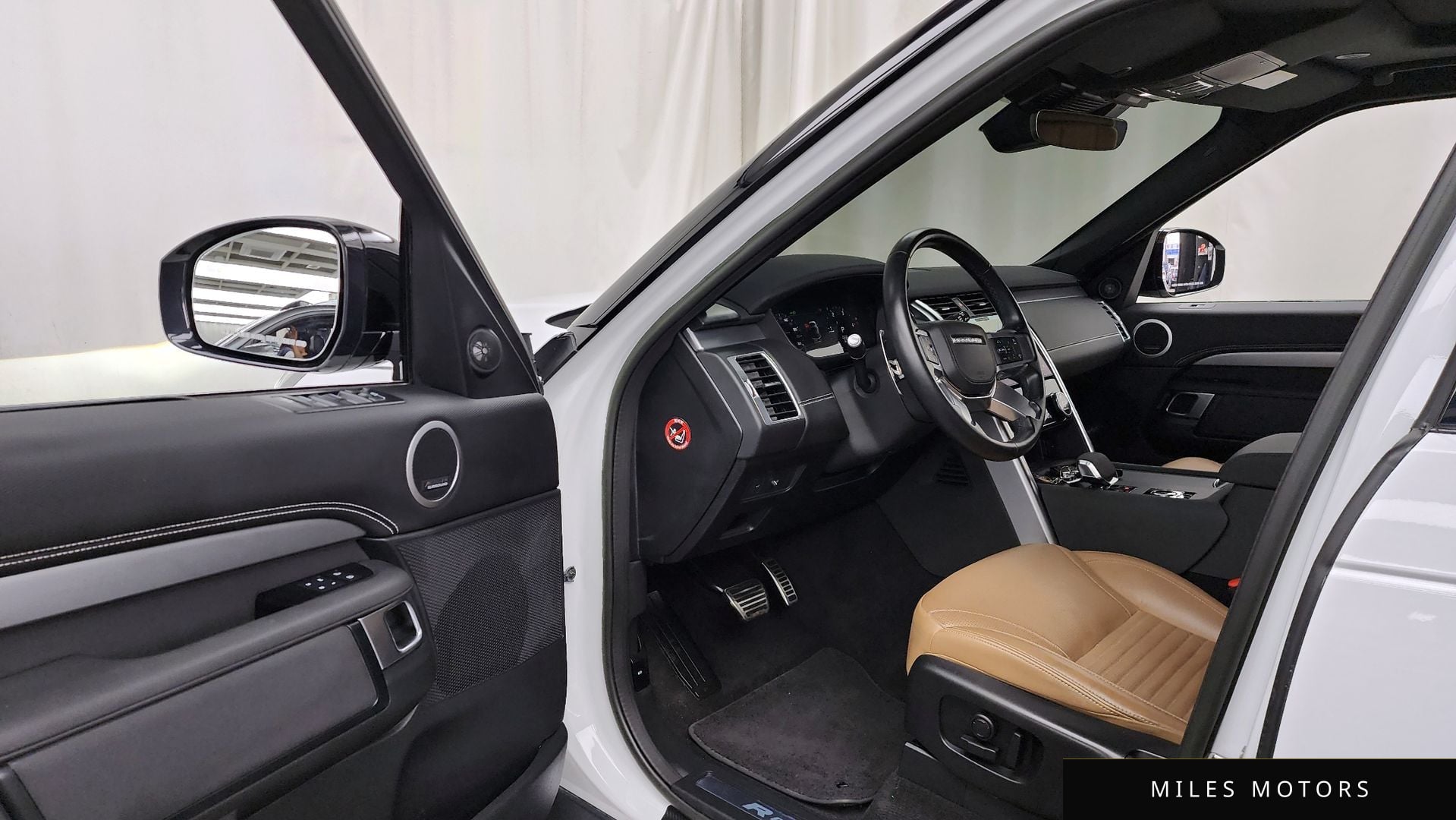 Land Rover Discovery 2023 — миниатюра 12