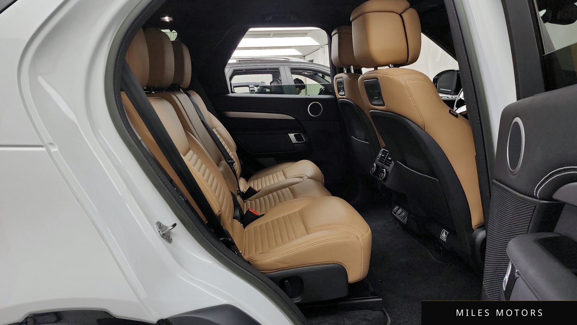Land Rover Discovery 2023 — миниатюра 18