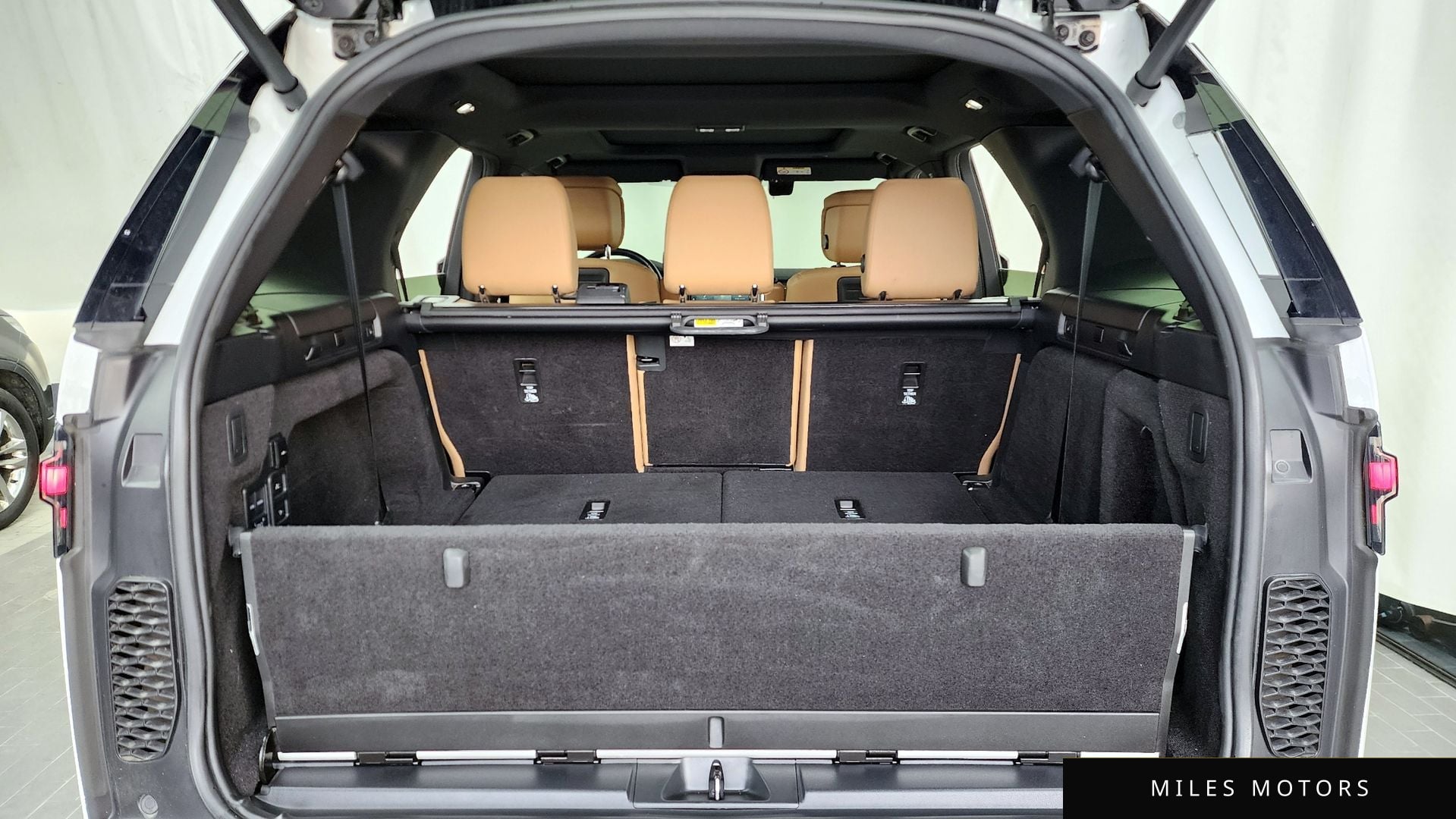 Land Rover Discovery 2023 — миниатюра 26