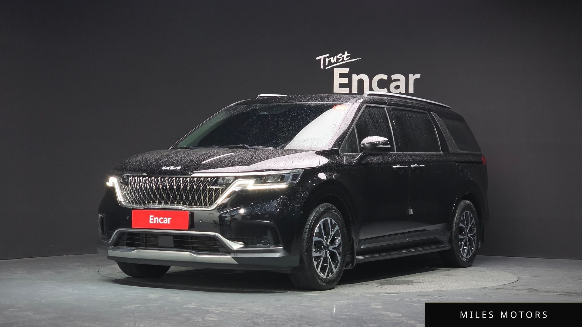 Kia Carnival 2023 — фото 1 из 12