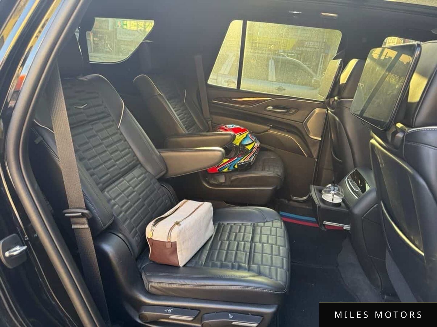 Cadillac Escalade 2022 — миниатюра 10