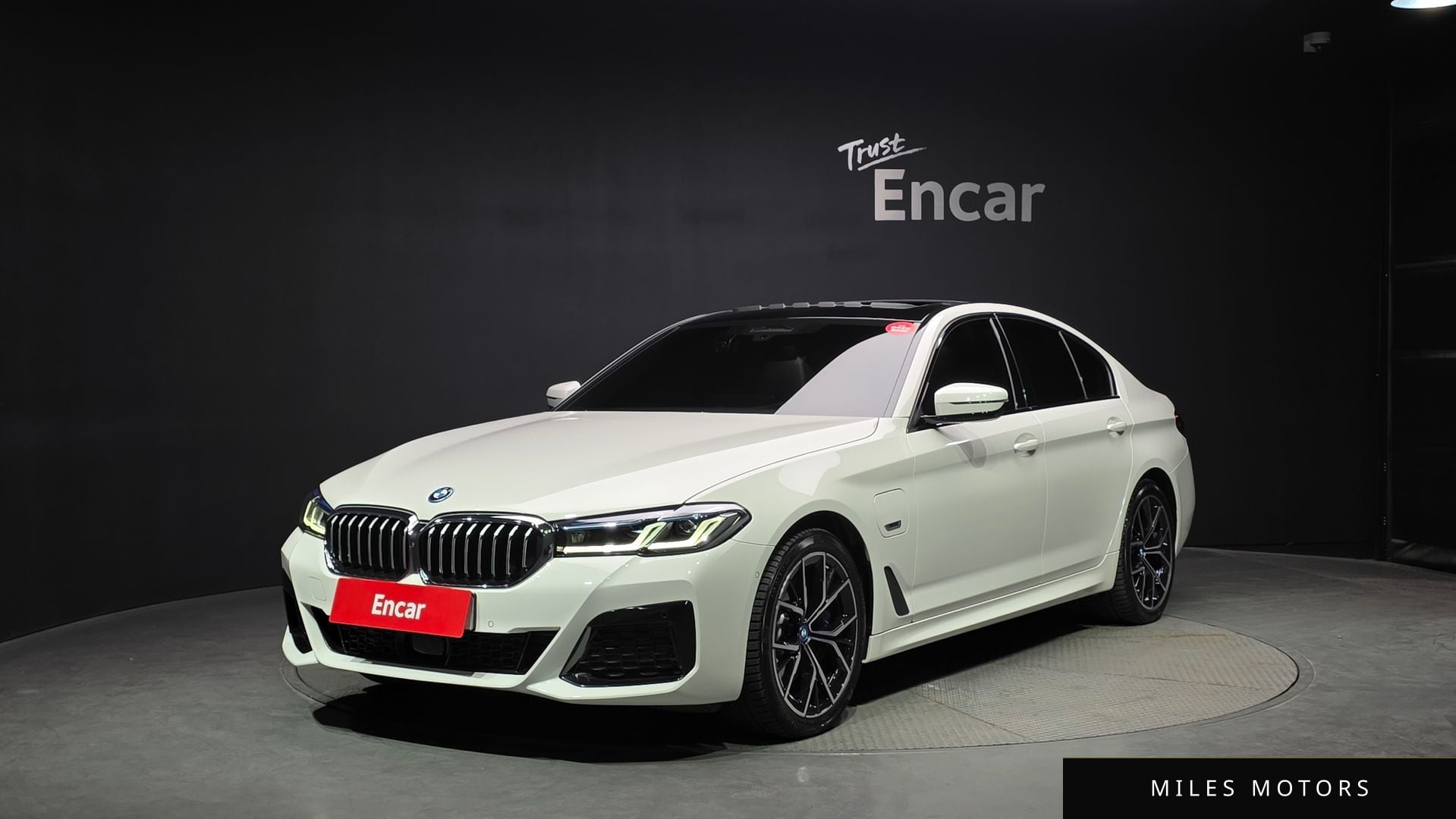 BMW 5 Series (G30) 2023 — фото 1 из 12