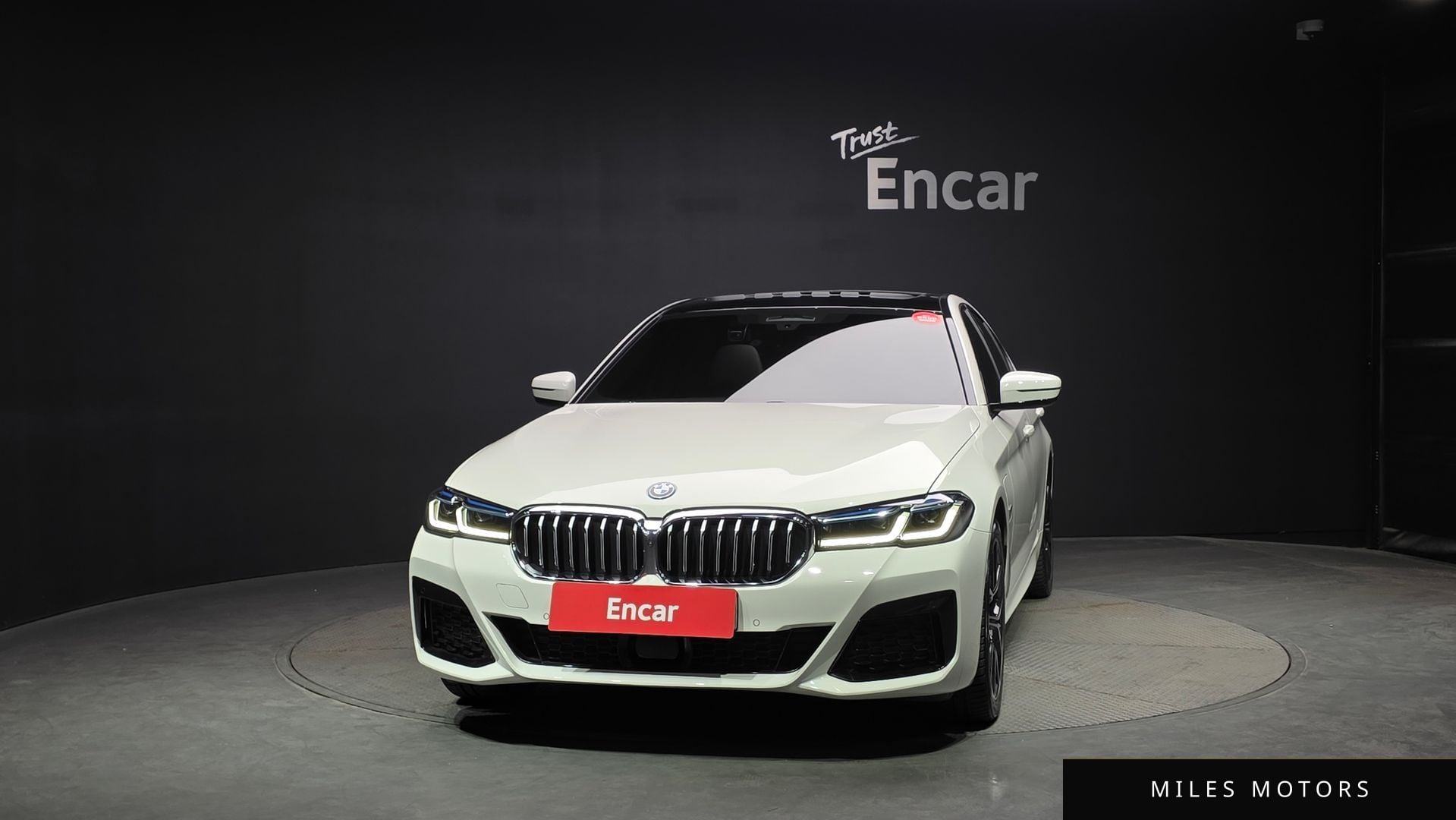 BMW 5 Series (G30) 2023 — миниатюра 3