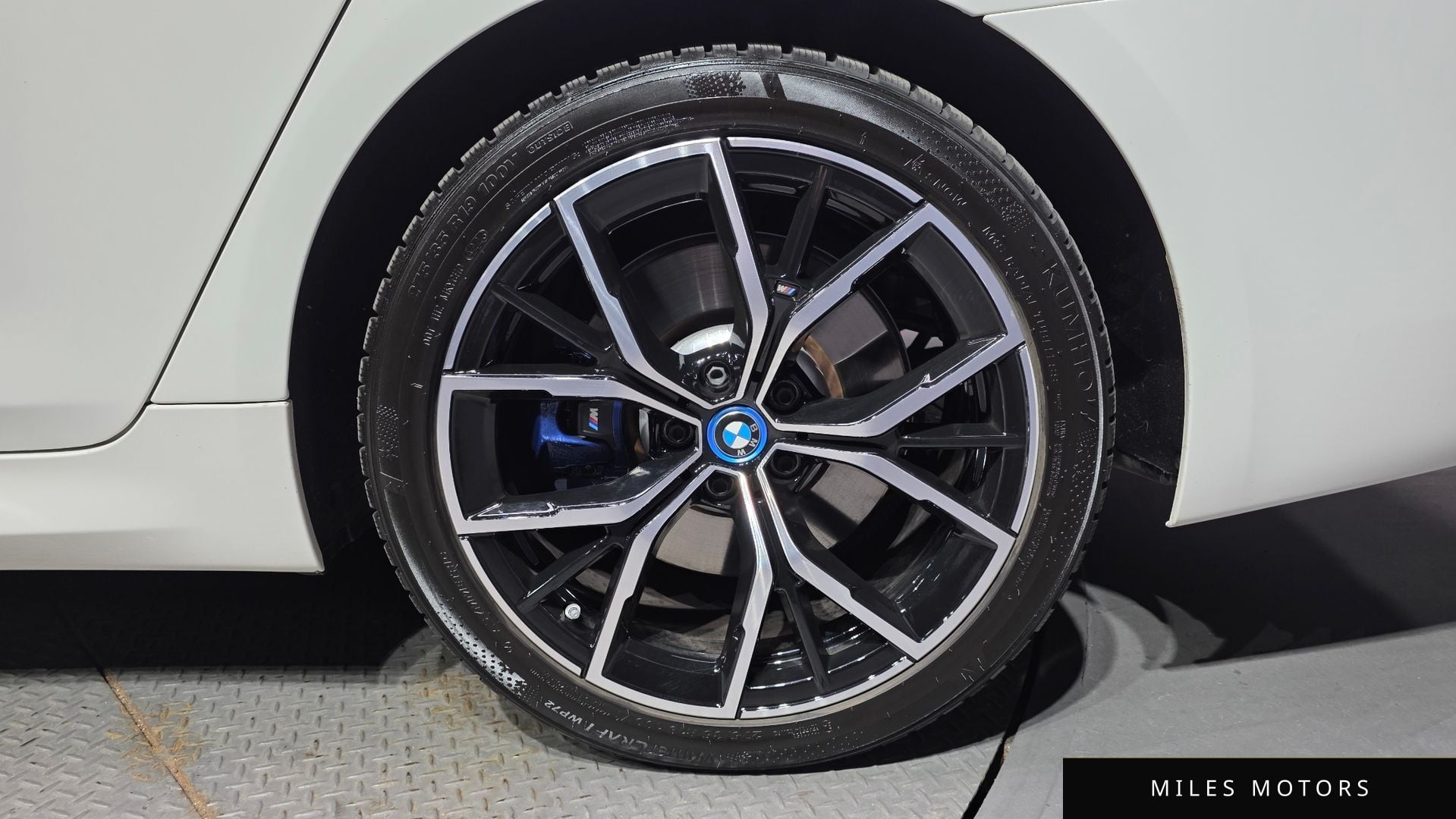 BMW 5 Series (G30) 2023 — миниатюра 7