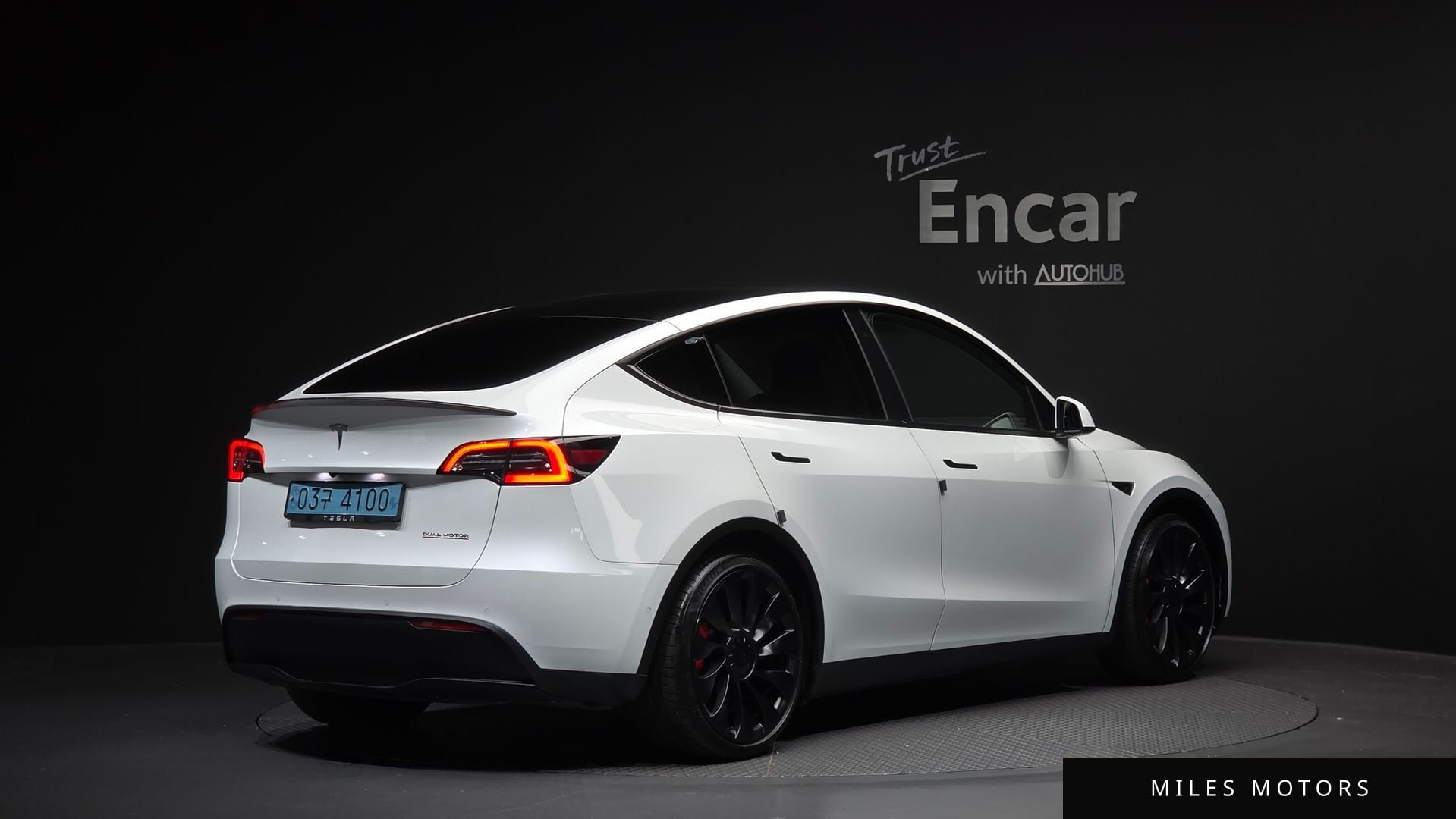 Tesla Model Y 2022 — миниатюра 2