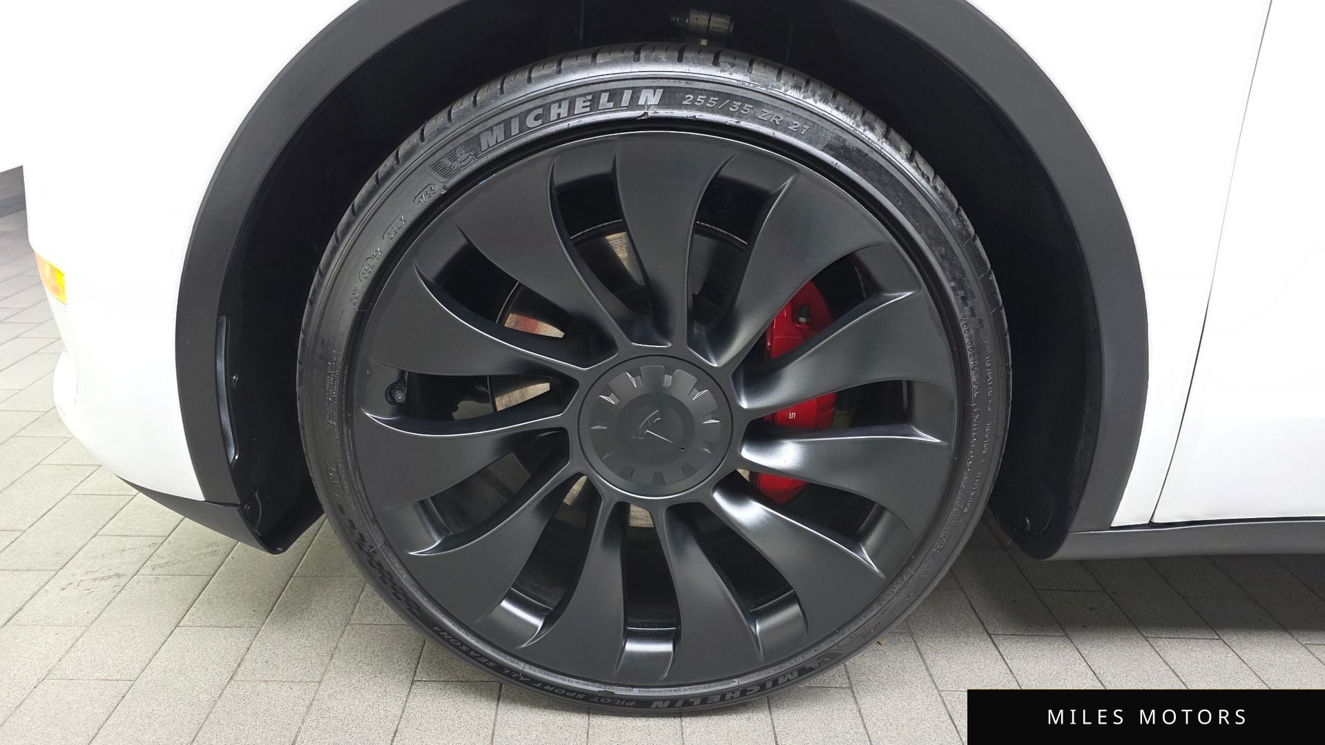Tesla Model Y 2022 — миниатюра 5