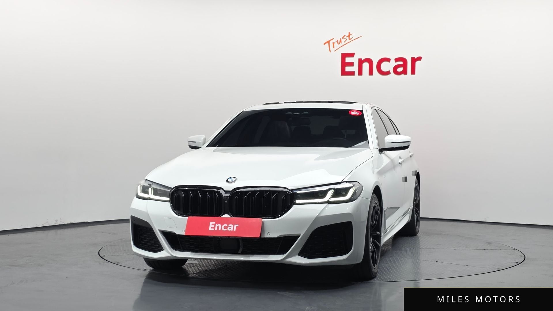 BMW 5 Series (G30) 2018 — миниатюра 3
