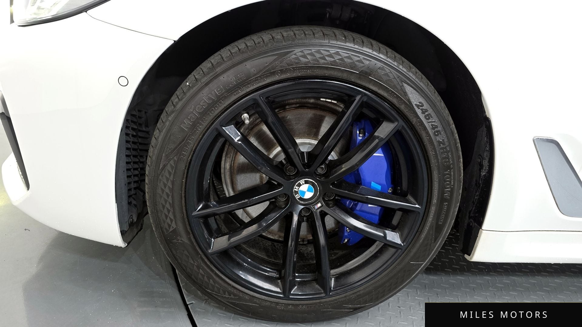 BMW 5 Series (G30) 2018 — миниатюра 5