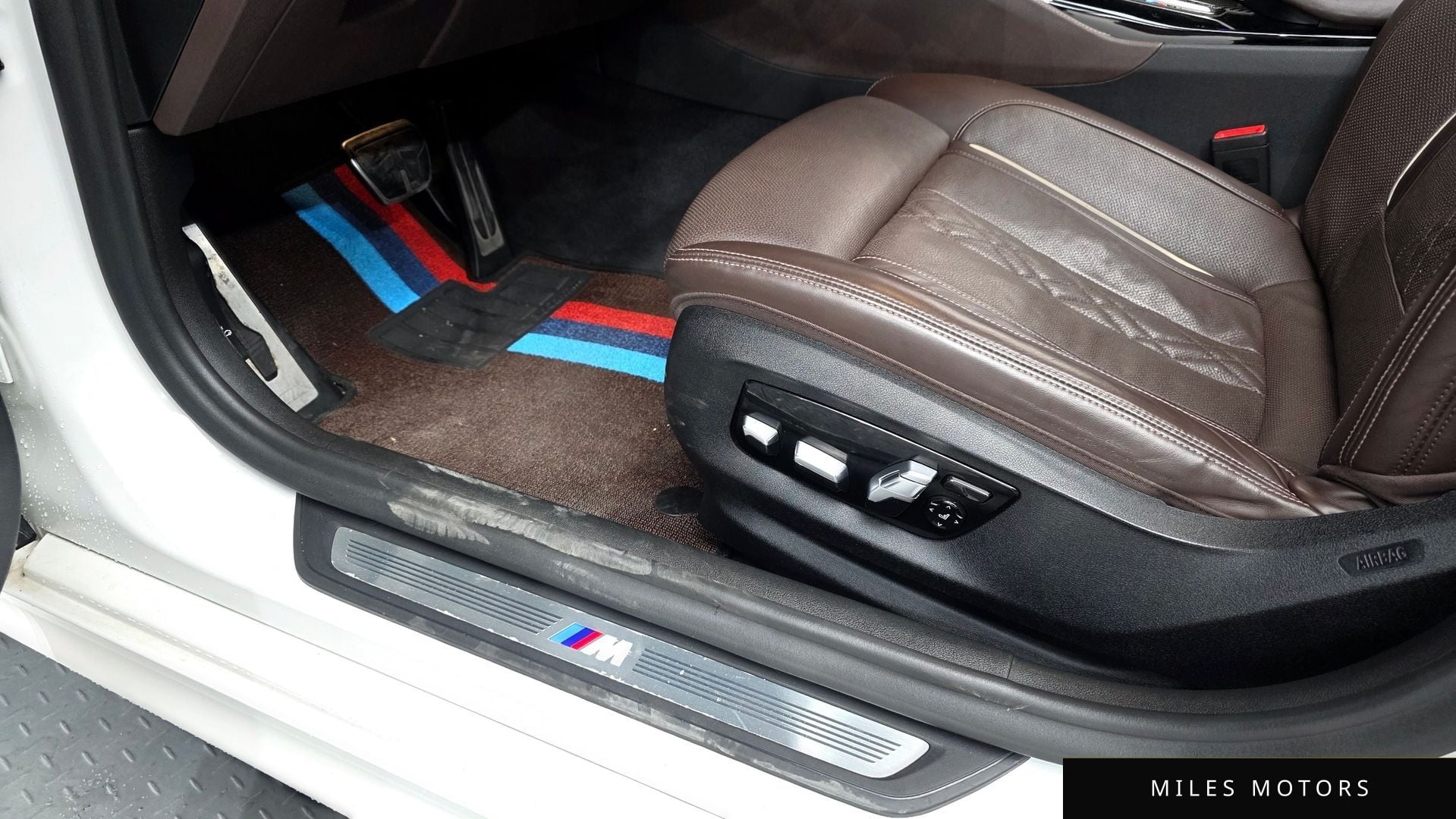 BMW 5 Series (G30) 2018 — миниатюра 30