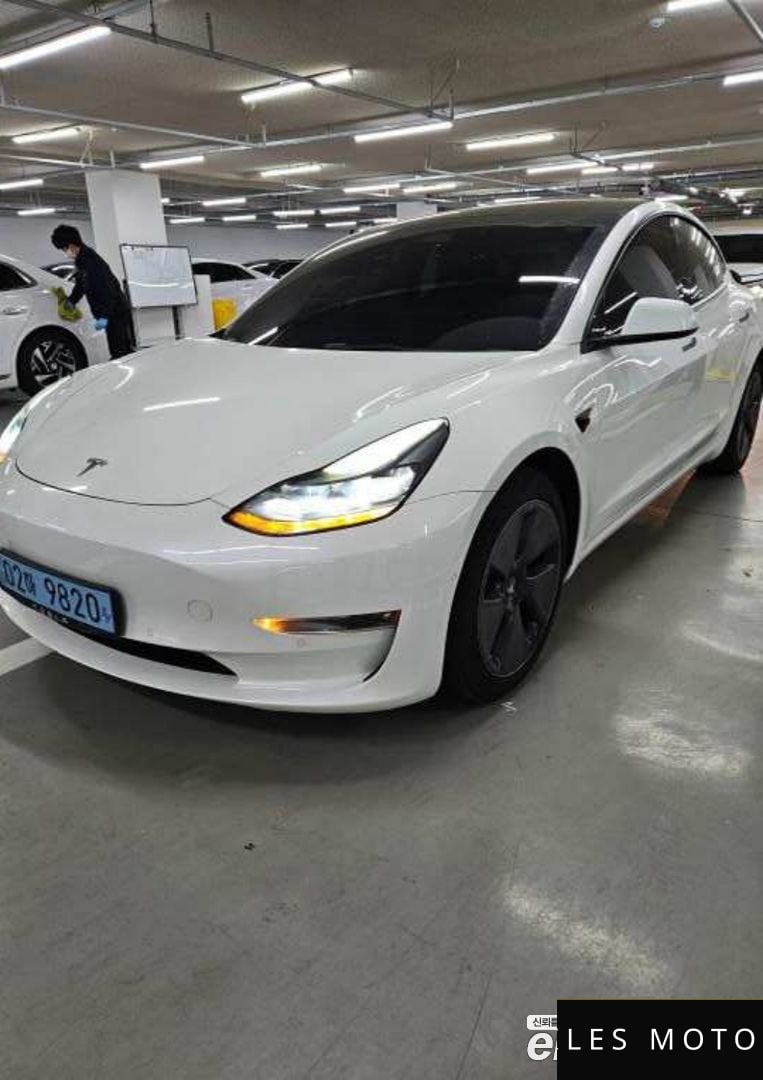 Tesla Model 3 2022 — миниатюра 2