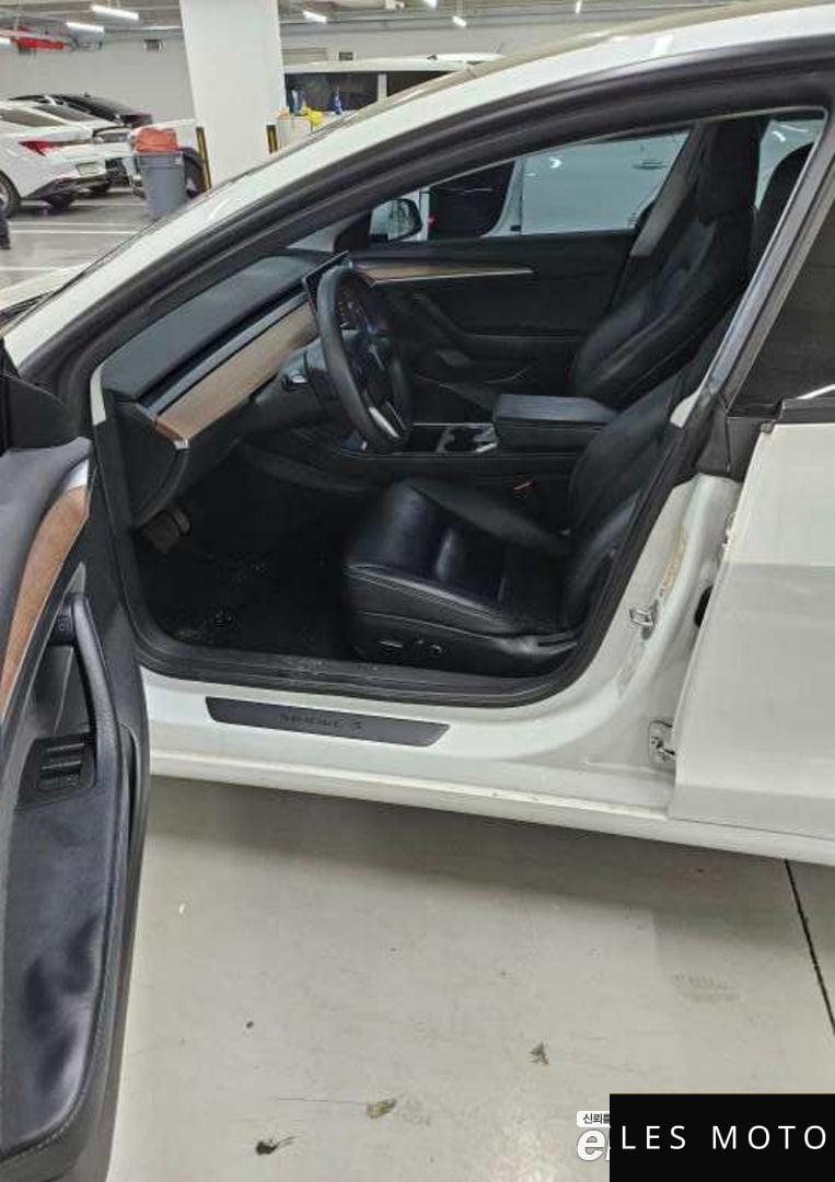 Tesla Model 3 2022 — миниатюра 4