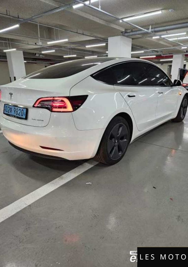 Tesla Model 3 2022 — миниатюра 6