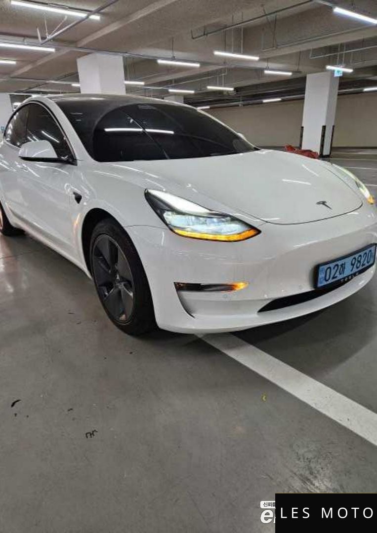 Tesla Model 3 2022 — миниатюра 8