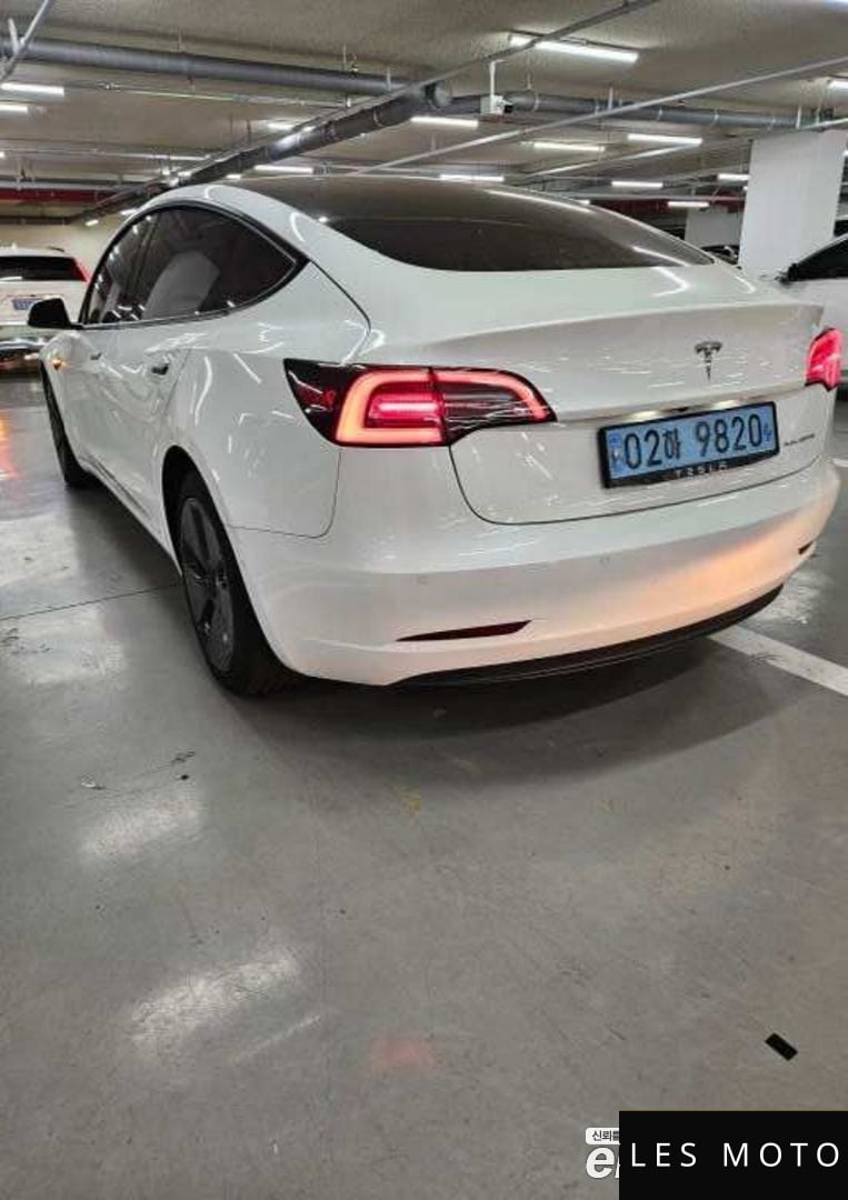 Tesla Model 3 2022 — миниатюра 10