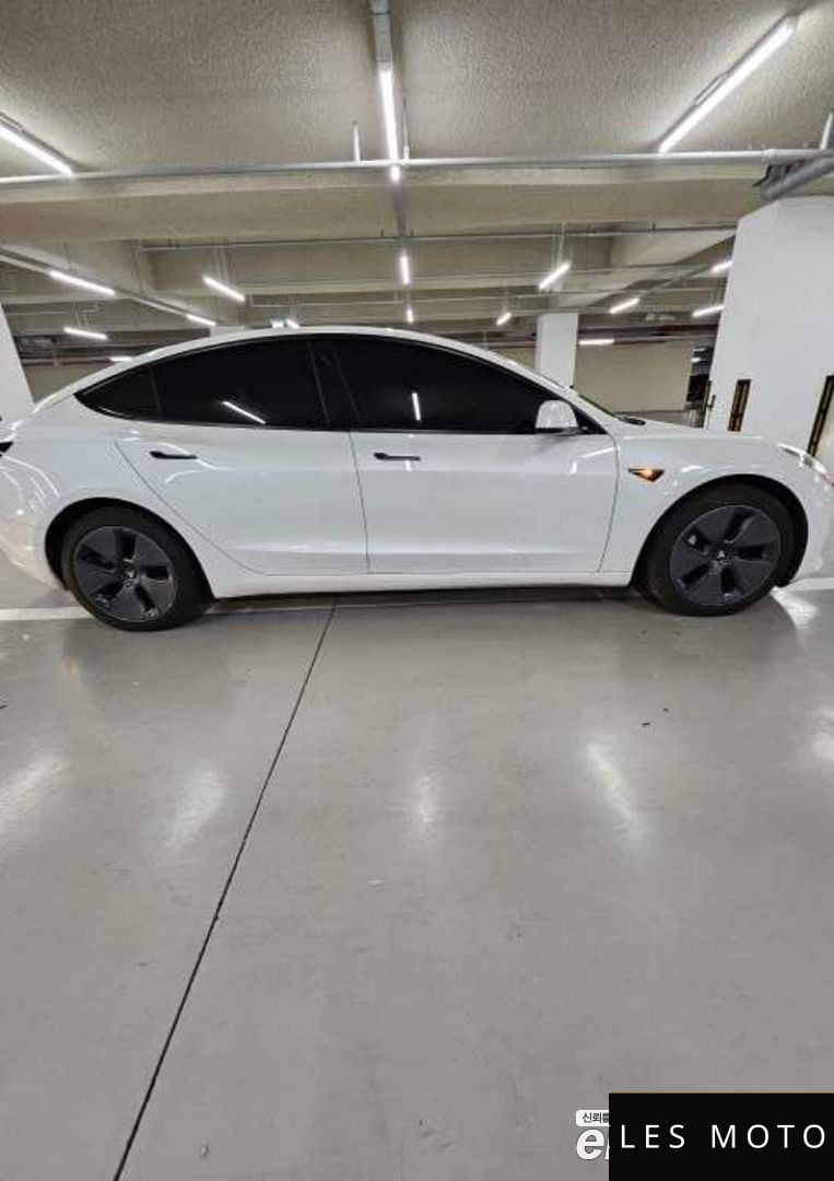 Tesla Model 3 2022 — миниатюра 13