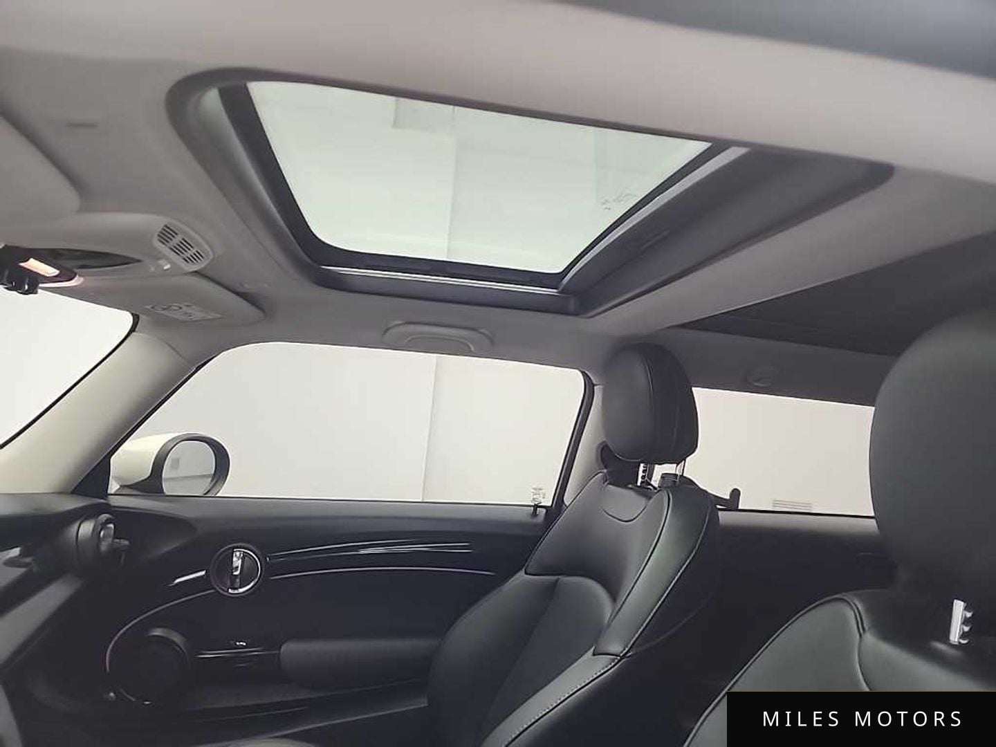 MINI Cooper 2023 — миниатюра 12