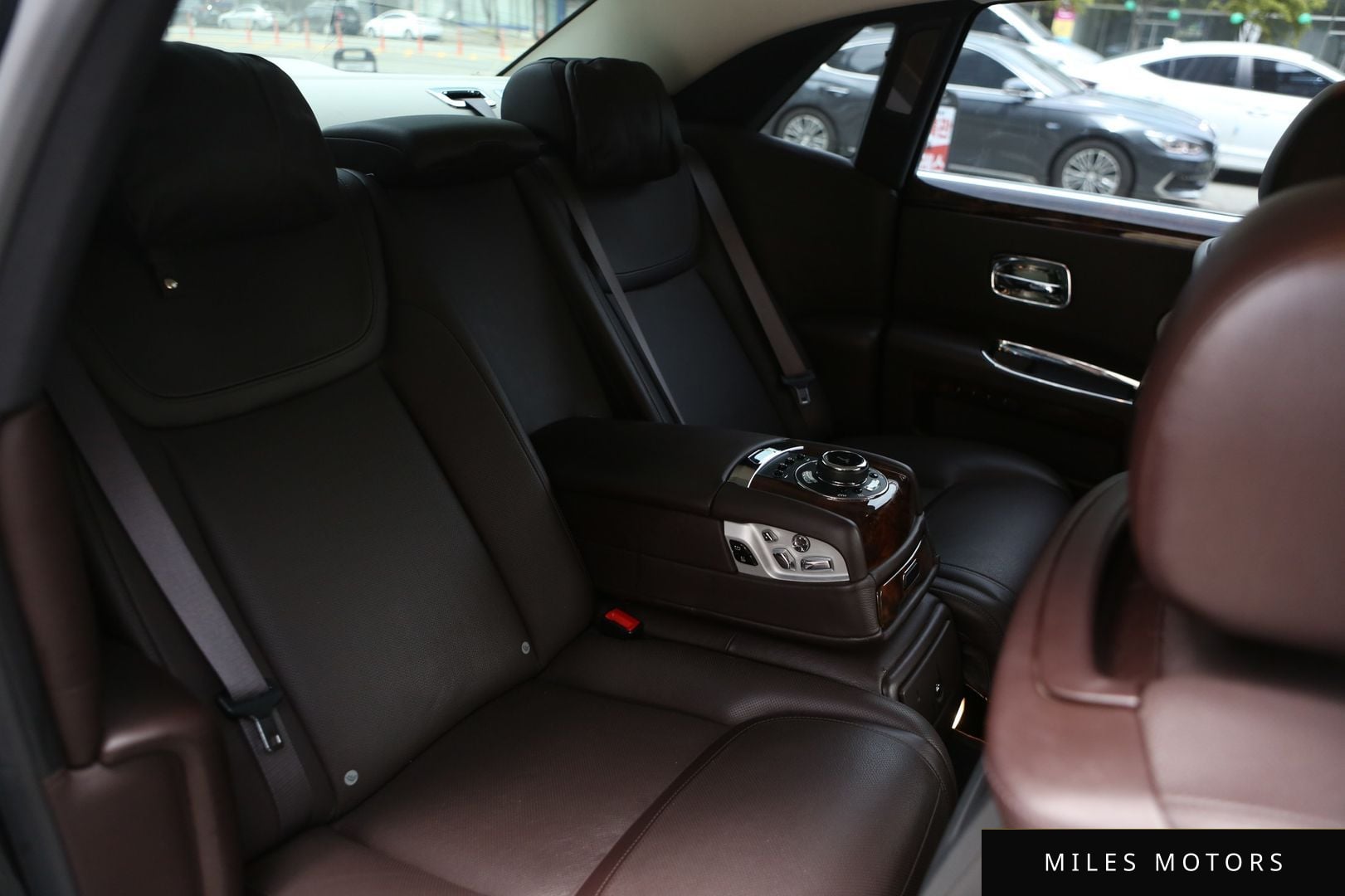 Rolls-Royce 고스트 2016 — миниатюра 9