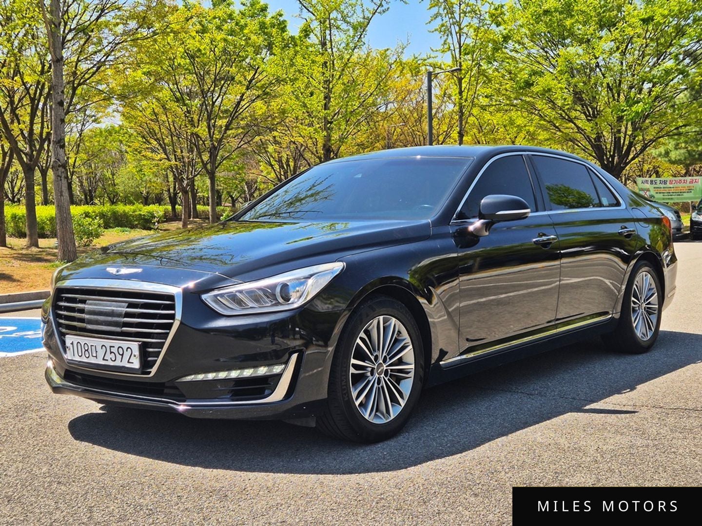 Genesis EQ900 2017 — фото 1 из 12