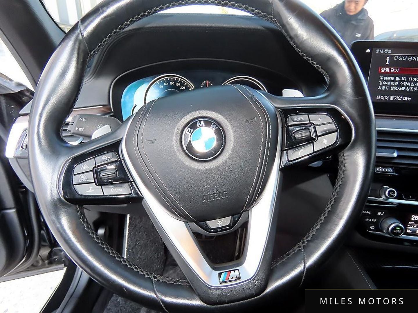 BMW 5 Series (G30) 2017 — миниатюра 8