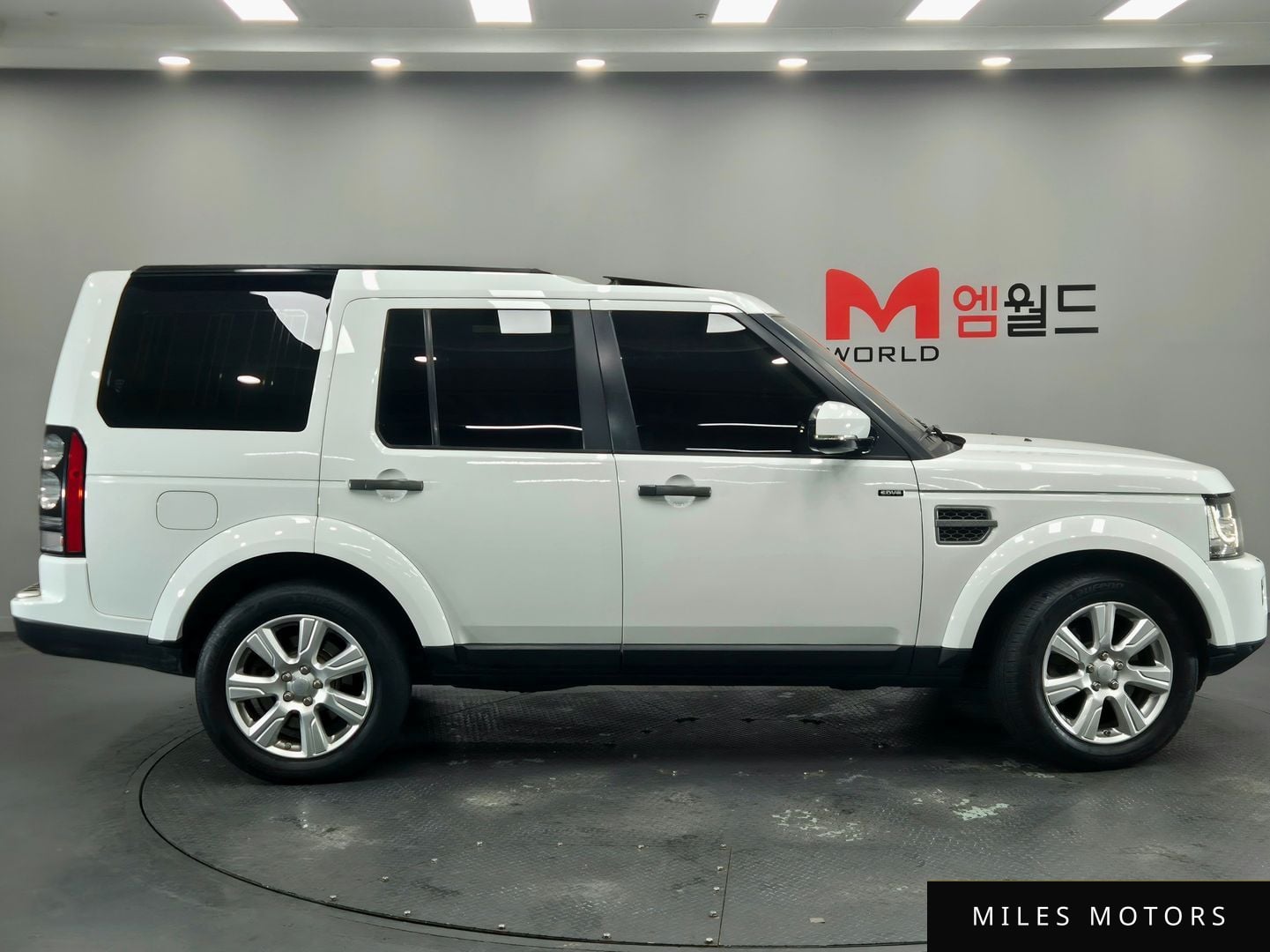 Land Rover Discovery 2015 — миниатюра 2