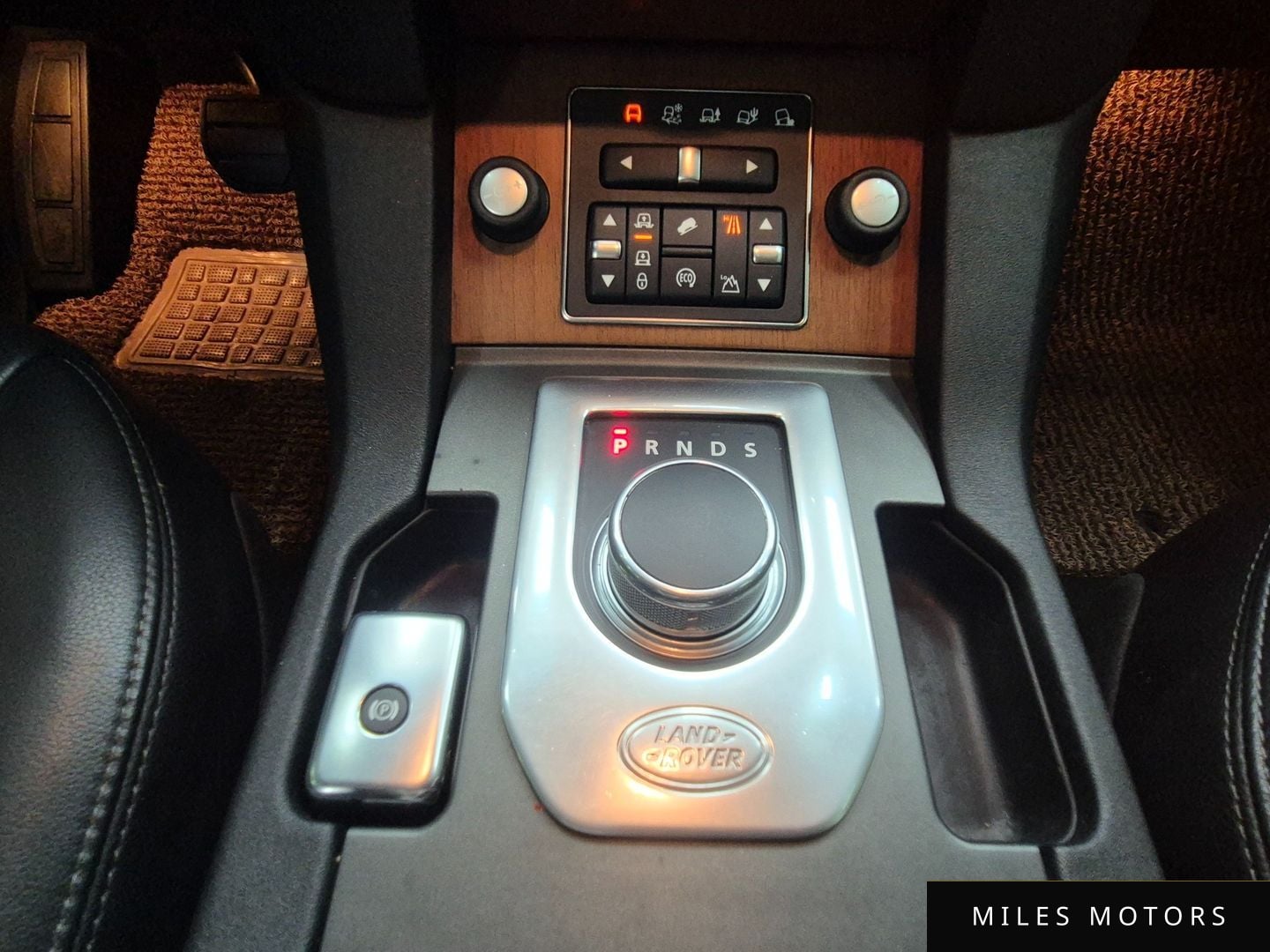 Land Rover Discovery 2015 — миниатюра 7