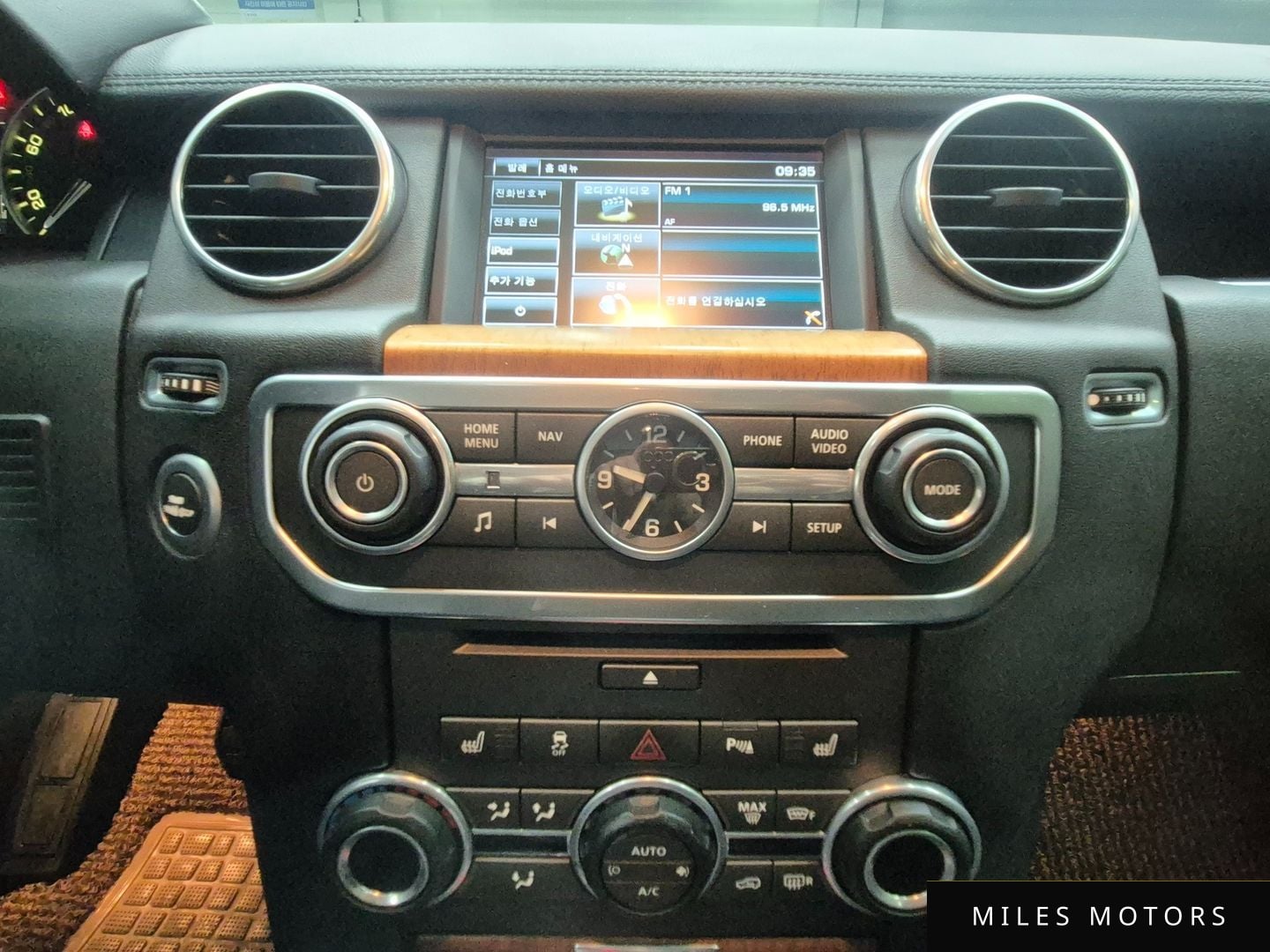 Land Rover Discovery 2015 — миниатюра 9