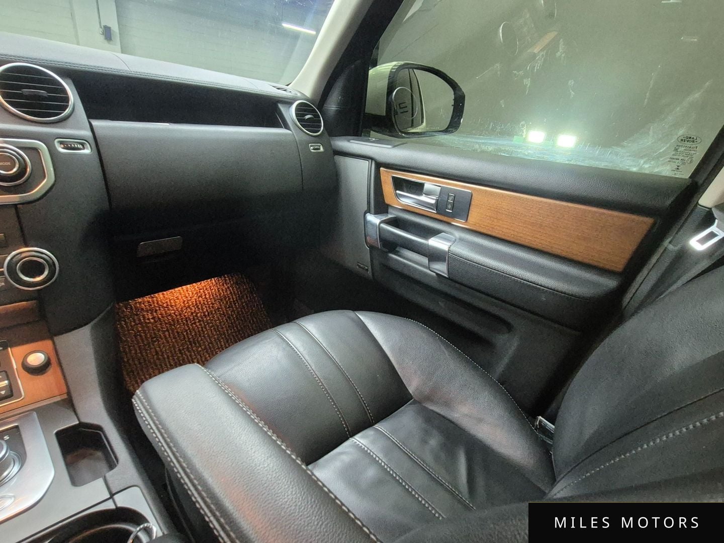 Land Rover Discovery 2015 — миниатюра 12