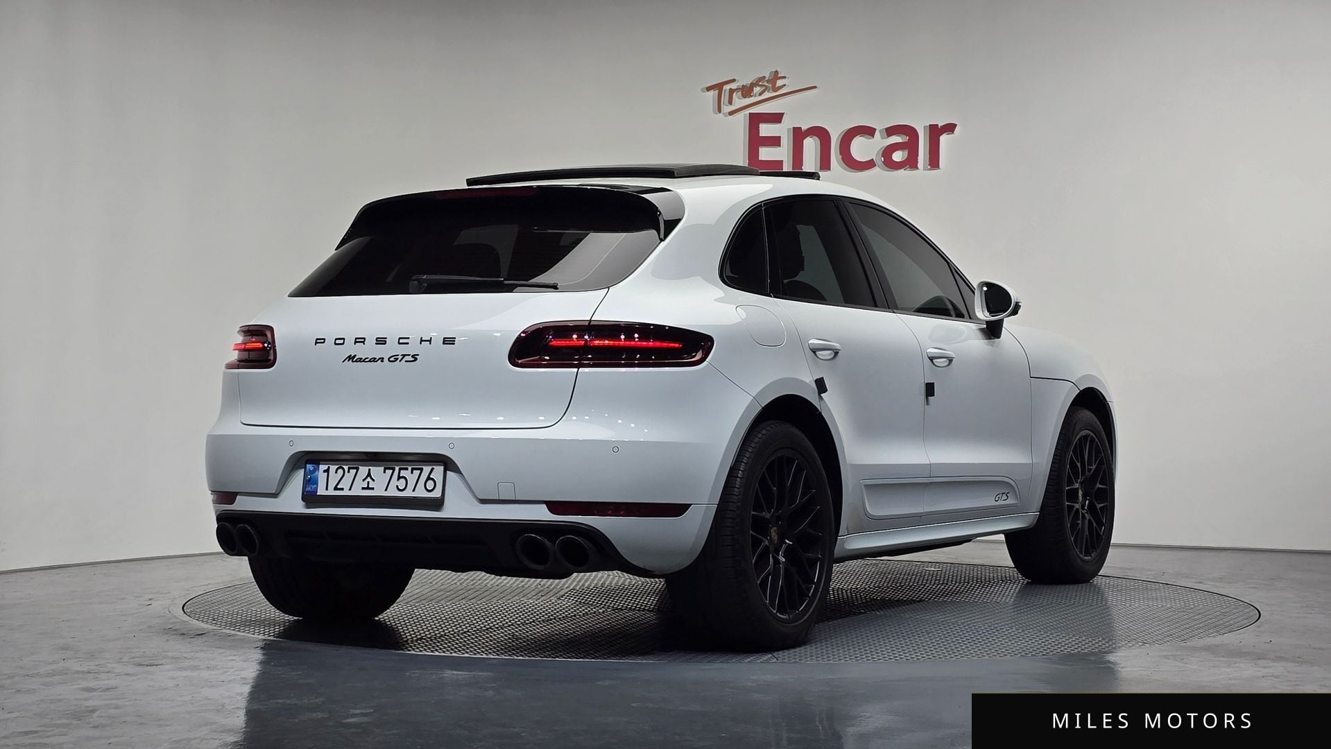 Porsche Macan 2017 — миниатюра 2