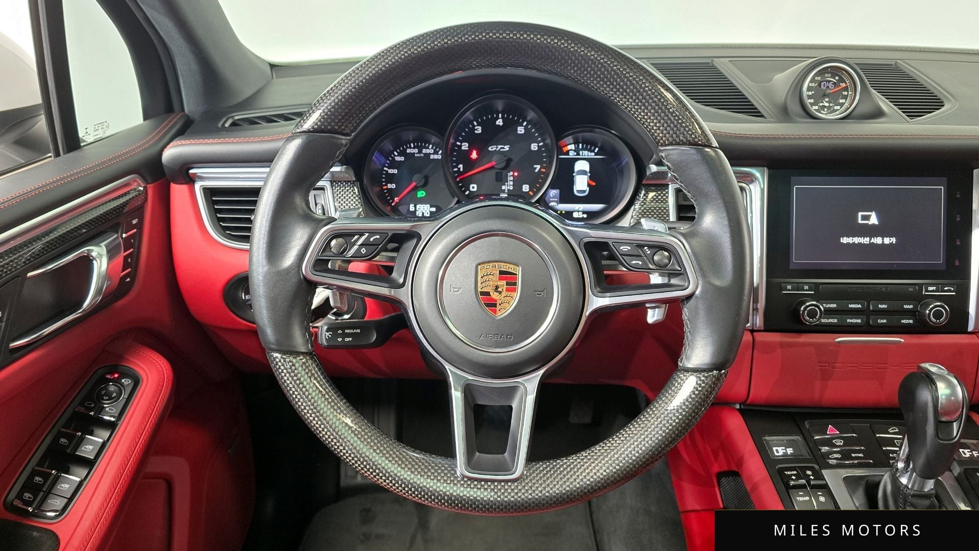 Porsche Macan 2017 — миниатюра 12