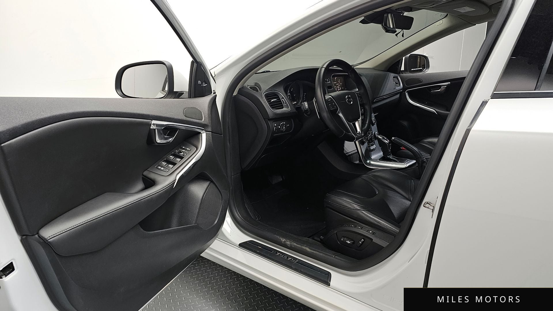 Volvo V40 2018 — миниатюра 10