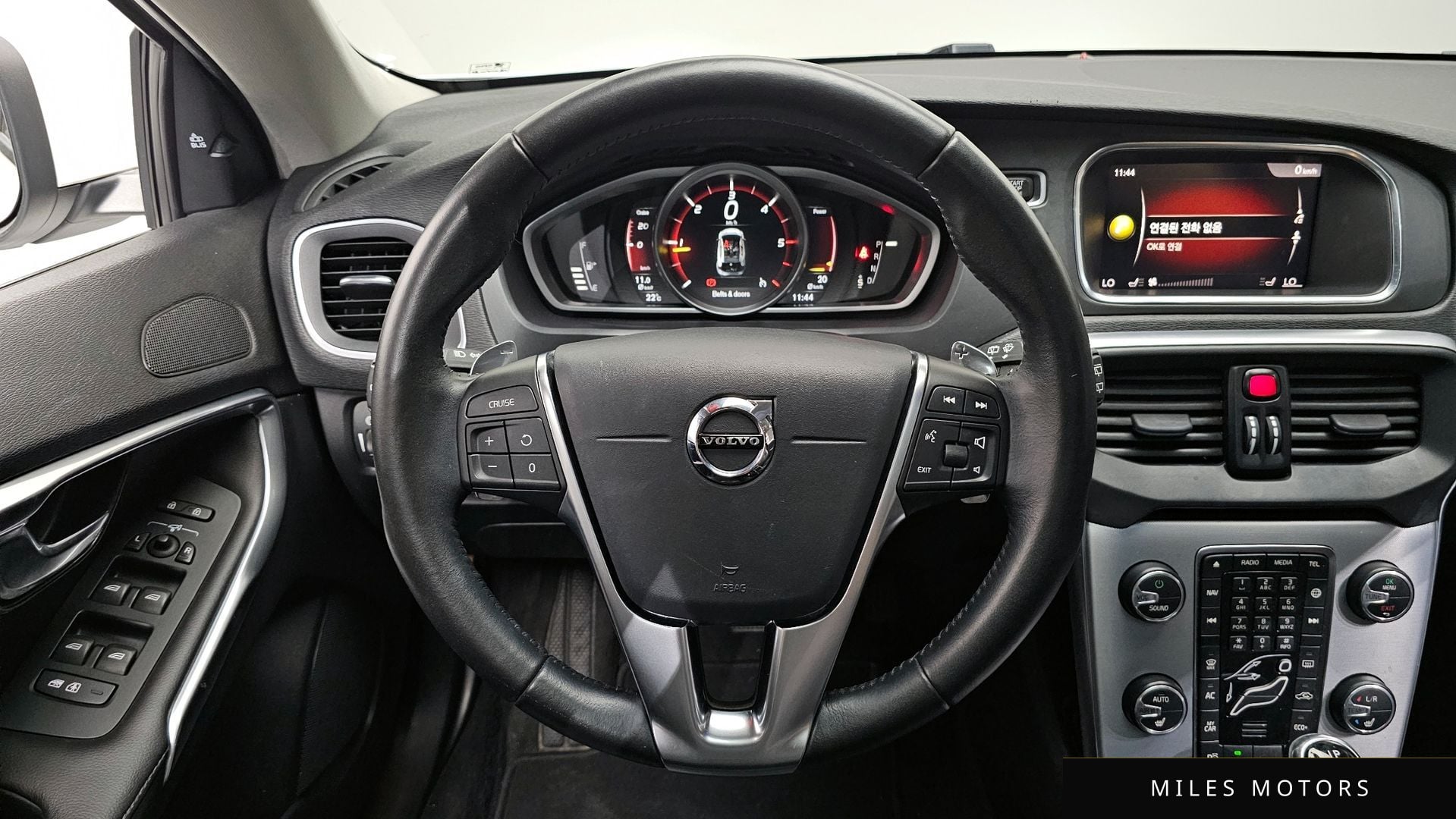 Volvo V40 2018 — миниатюра 13