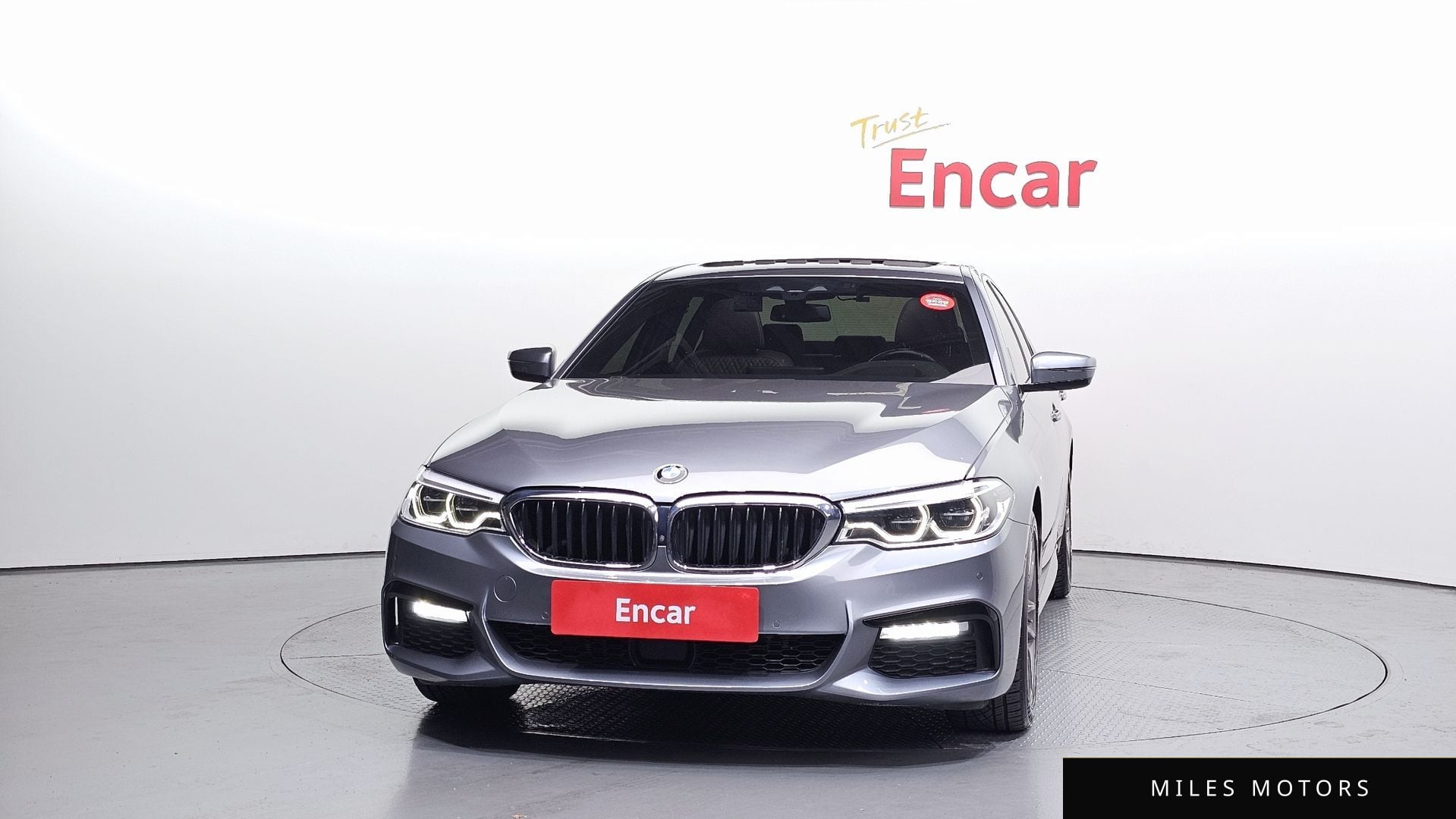 BMW 5 Series (G30) 2018 — миниатюра 3