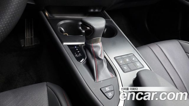 Лексус UX250h 2024 — миниатюра 12