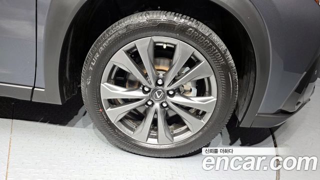 Лексус UX250h 2024 — миниатюра 7