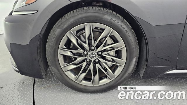 Лексус LS500 2018 — миниатюра 5