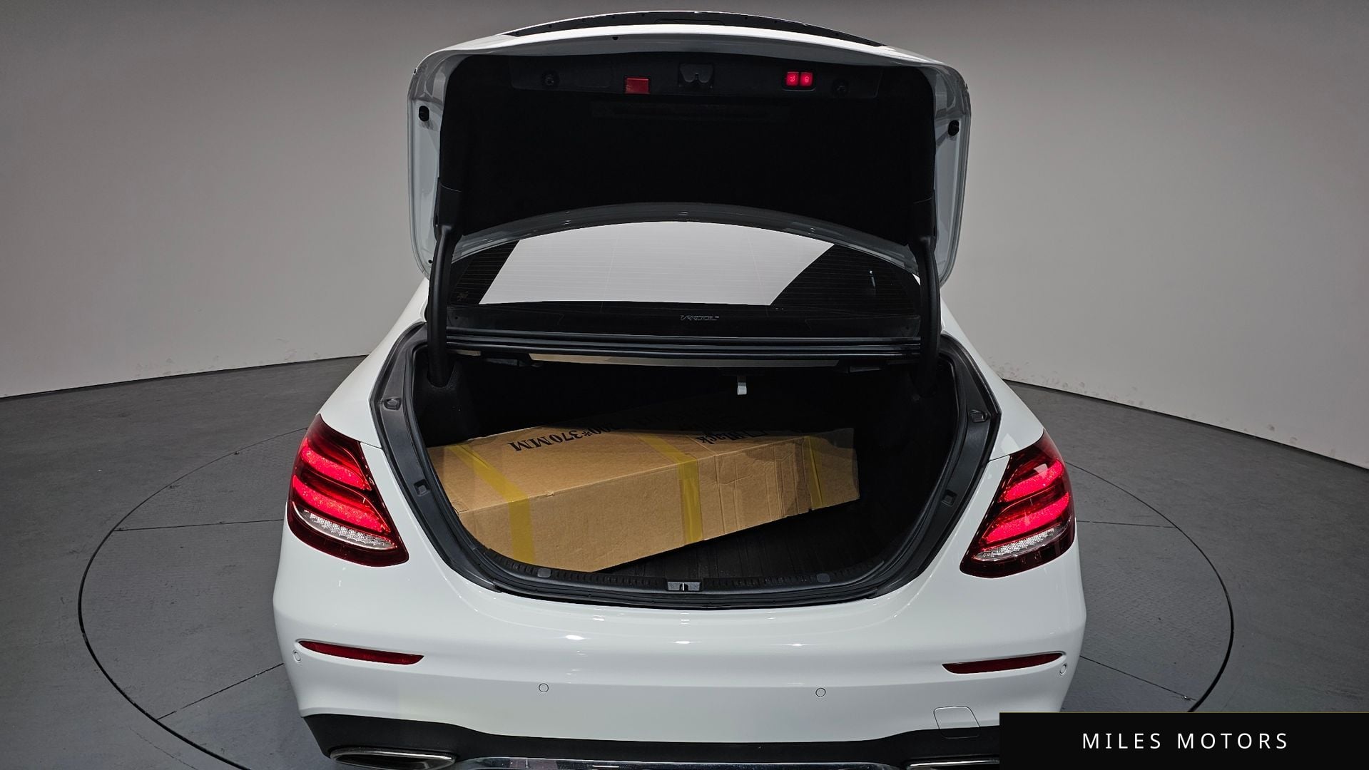Mercedes-Benz E-클래스 W213 2020 — миниатюра 20
