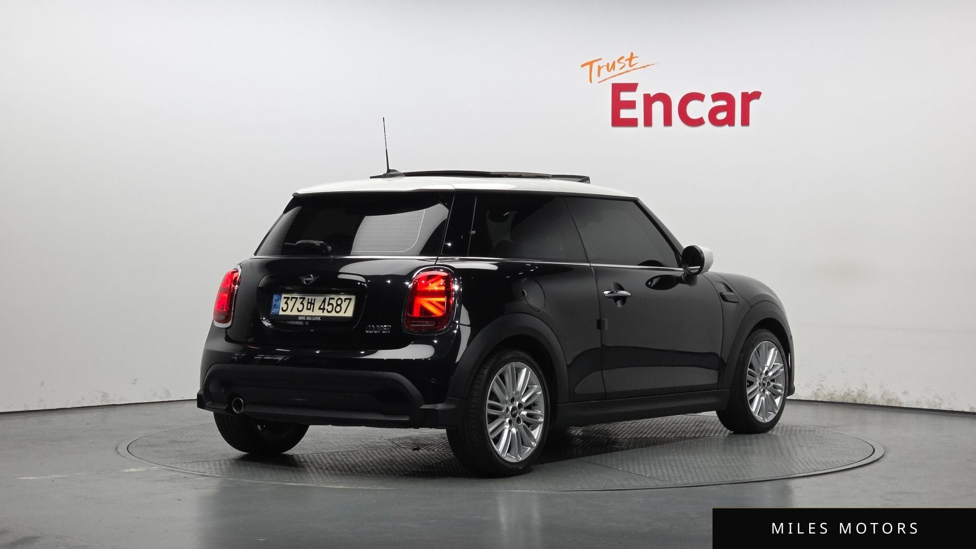 MINI 쿠퍼 2023 — миниатюра 2