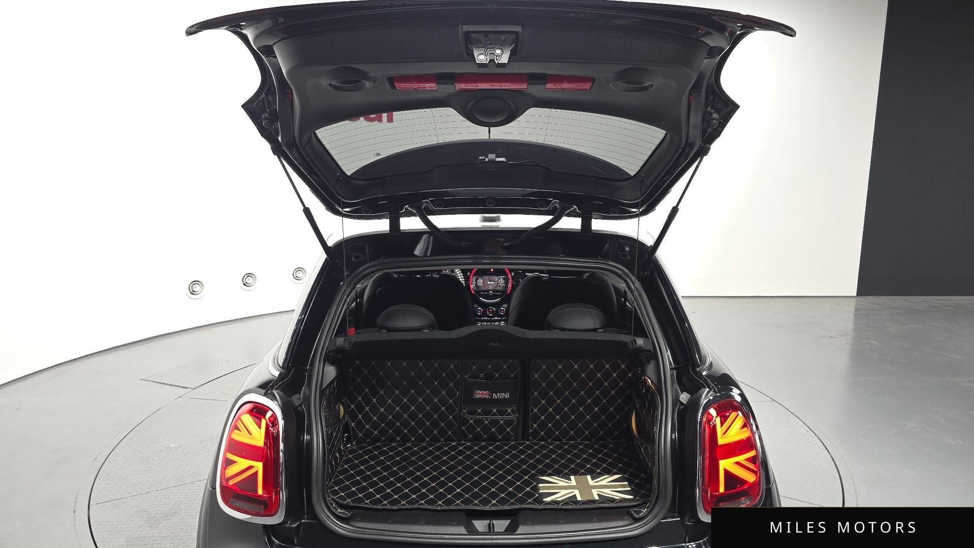 MINI 쿠퍼 2023 — миниатюра 26
