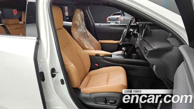 Лексус UX250h 2024 — миниатюра 18