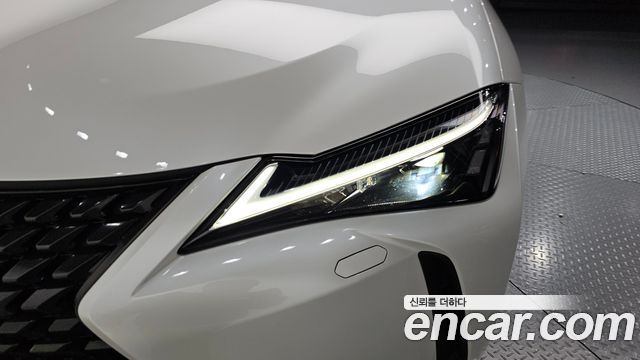 Лексус UX250h 2024 — миниатюра 8