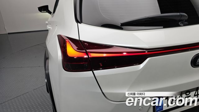 Лексус UX250h 2024 — миниатюра 9