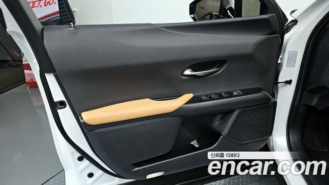 Лексус UX250h 2024 — миниатюра 14