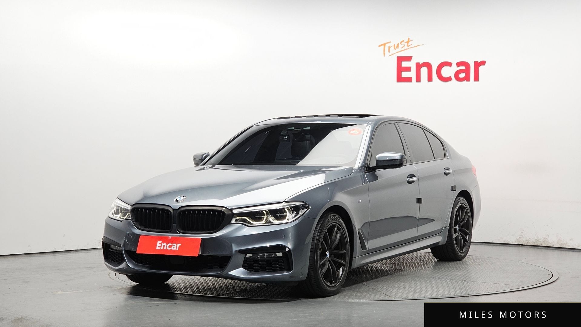 BMW 5 Series (G30) 2017 — фото 1 из 12