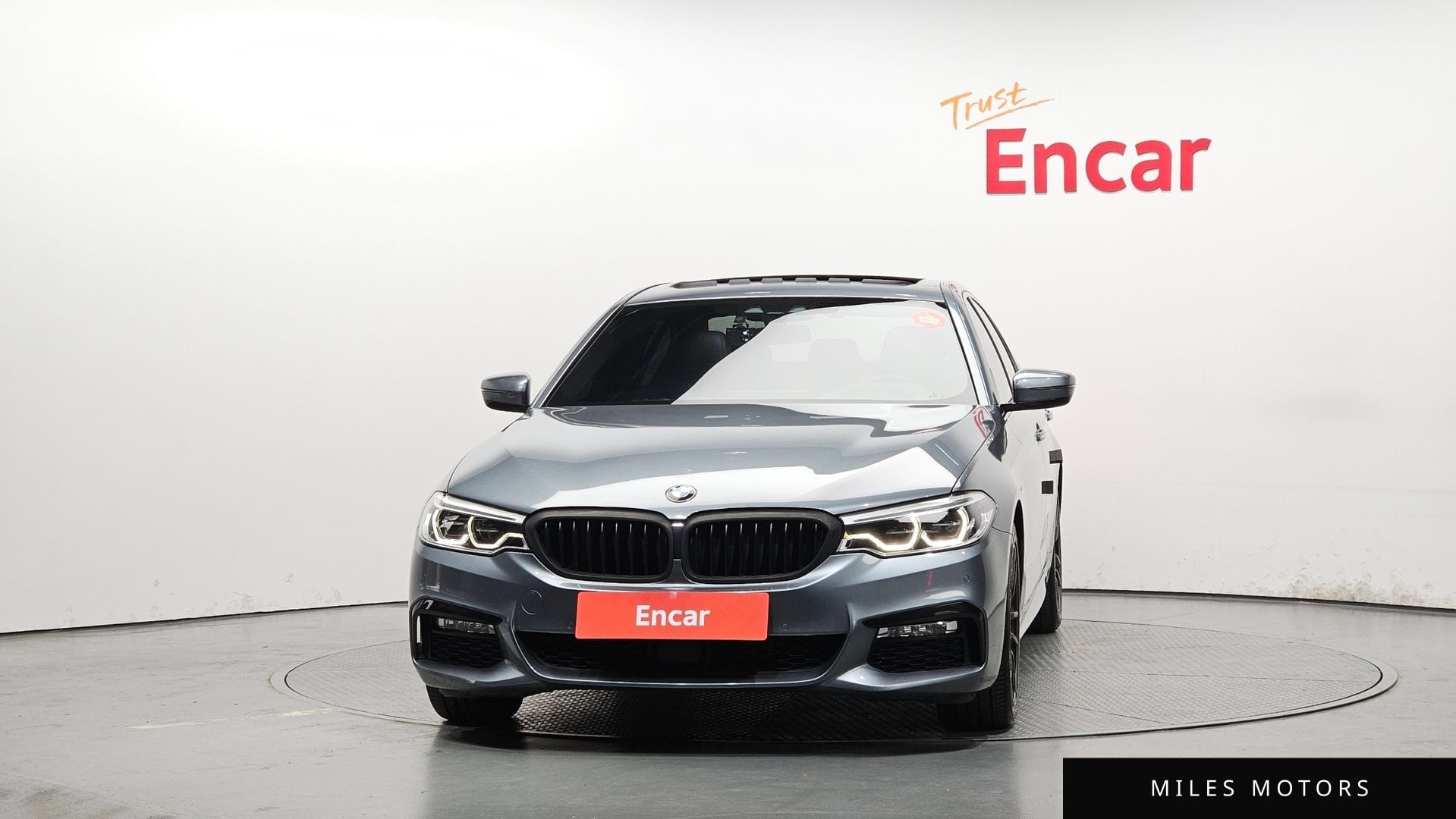 BMW 5 Series (G30) 2017 — миниатюра 3